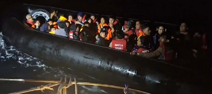 Lastik botta 39, jet skide 3 kaçak göçmen yakalandı